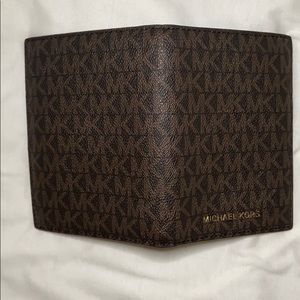 Michael Kors JetSet Passport Wallet | Brown